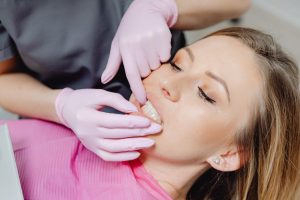 Read more about the article Can Gum Swelling Go Away? Treatment & Prevention Tips