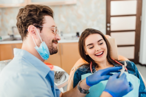 Read more about the article Does Salt Water Reduce Gum Swelling? Proven Tips for Better Oral Health 
