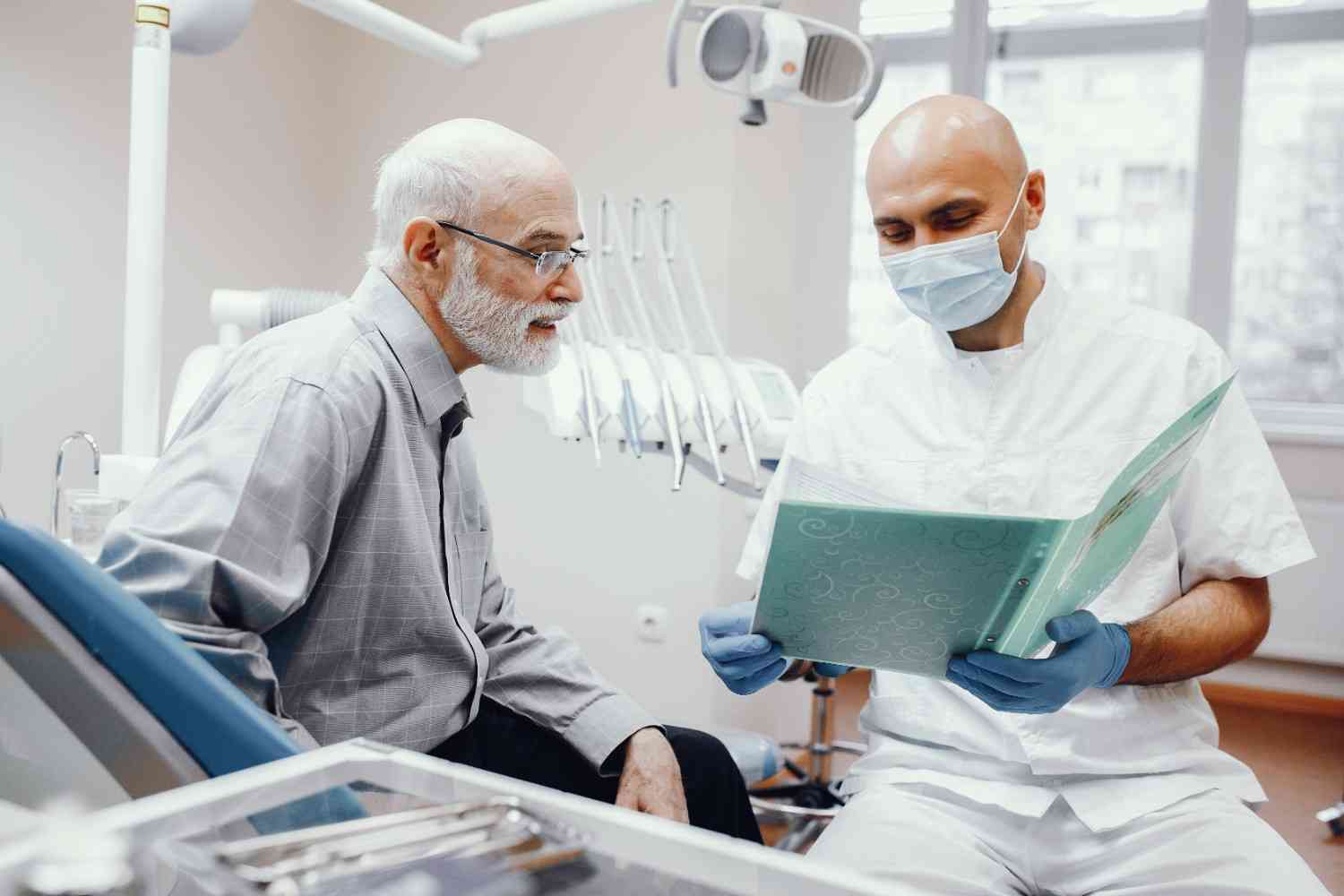 You are currently viewing Can a Tooth Crack Without Visible Damage? What Dentists Check For